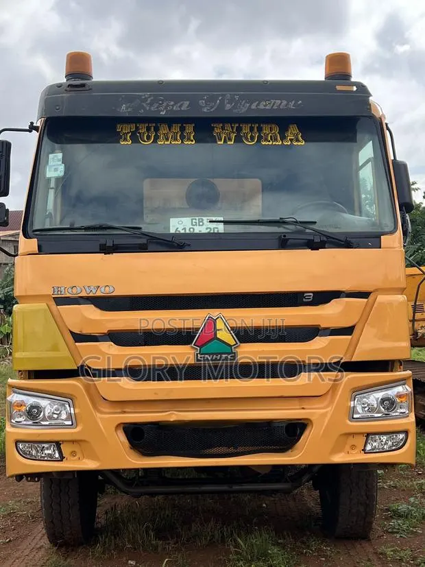 20 Cubic Dump Truck · Photo 1