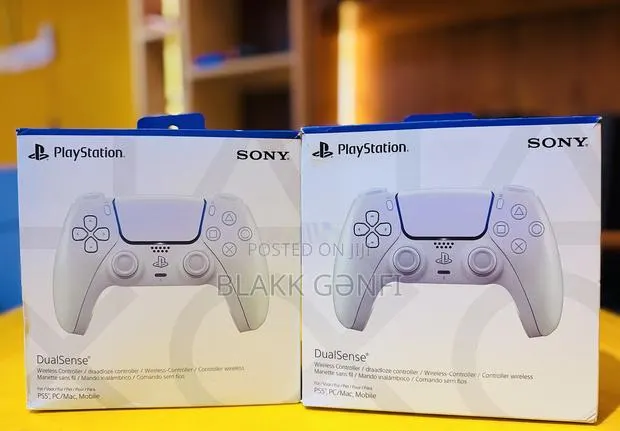 Ps5 Dualsense Chroma Pearl Controllers · Photo 1