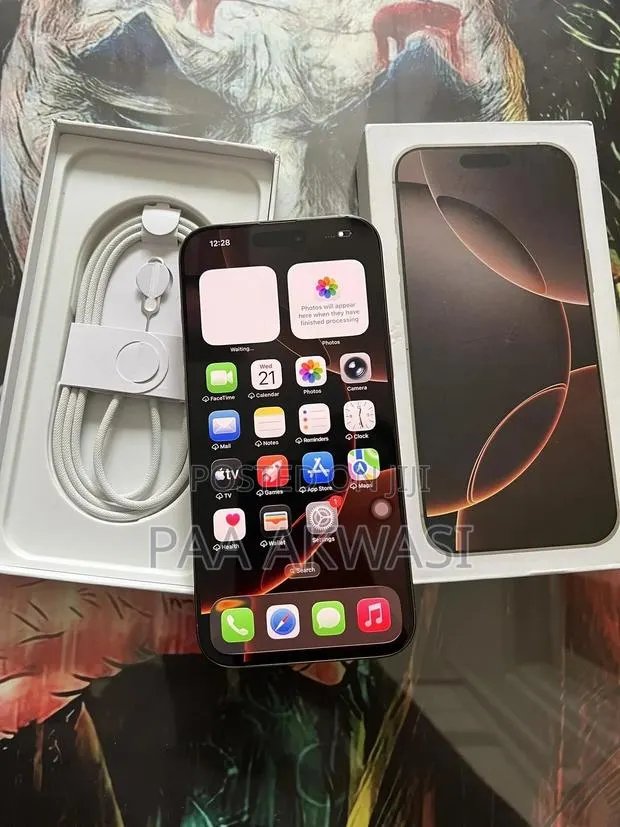 Apple iPhone 16 Pro Max 256 GB Gold · Photo 1