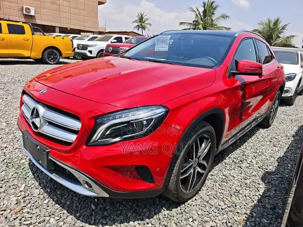 Mercedes-Benz GLA-Class 2017 Red · Photo 1