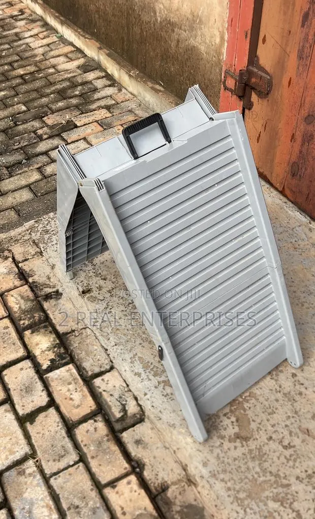 Plastic Foldable Pet Ramp · Photo 1