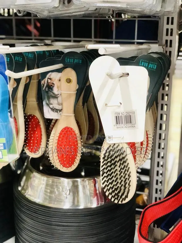 Pet Brushes · Photo 1