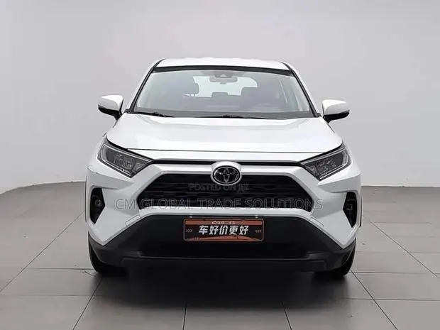 Toyota RAV4 2024 White · Photo 1