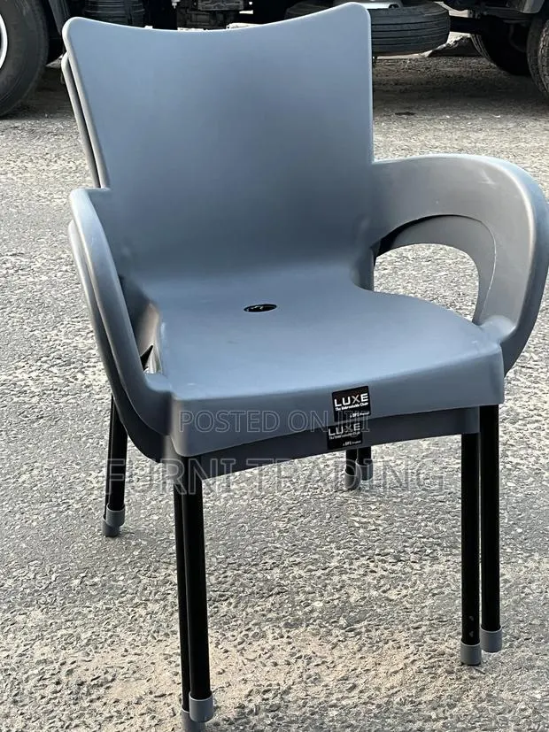 Plastic Armchair With Metal Legs · Photo 1