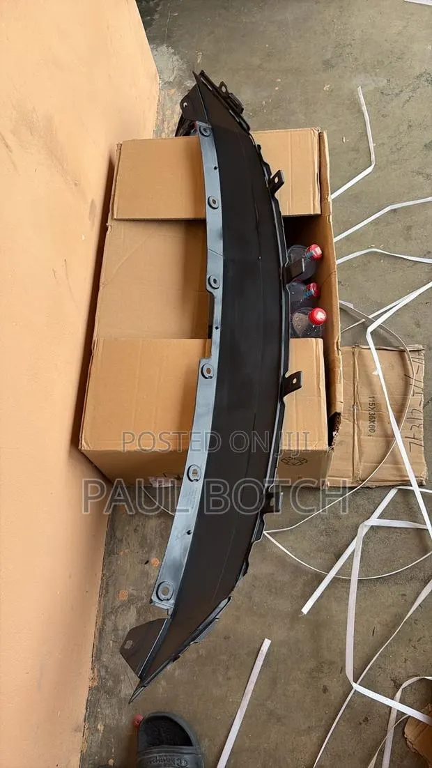 2018-2022 Honda Accord Hood (Bonnet) Moulding · Photo 1