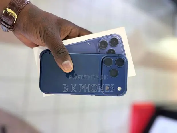 Apple iPhone 17 Pro 256 GB Blue · Photo 1