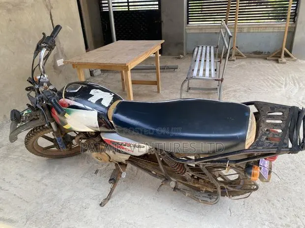 Bajaj Boxer 125 2017 Black · Photo 1