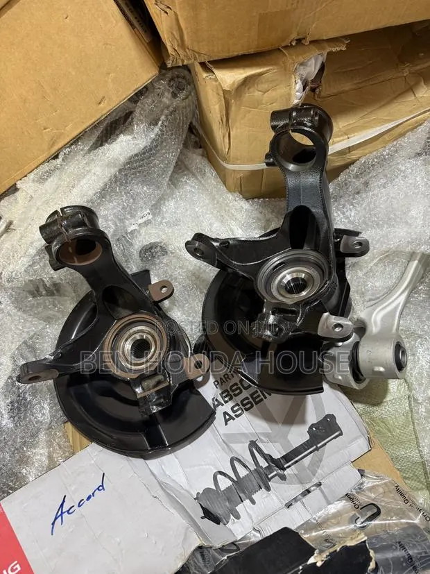 Honda Civic 2017,2018,2019 ,2020-2023 Front Hub · Photo 1