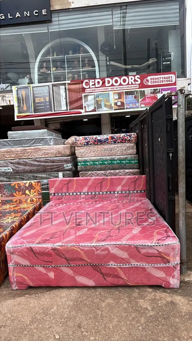 Queen Size Complete Bed · Photo 1