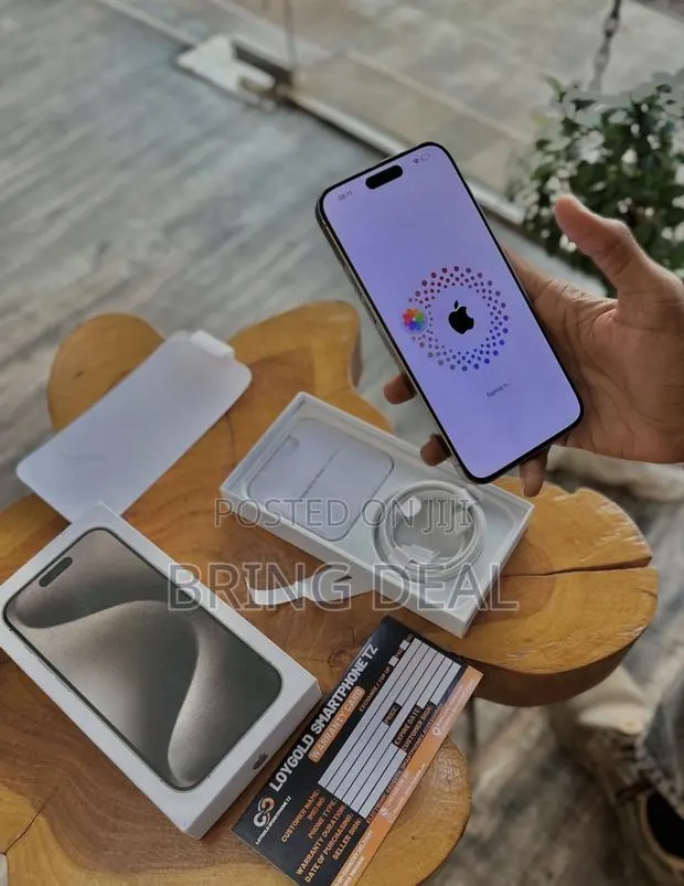 Apple iPhone 15 Pro Max 512 GB Silver · Photo 1