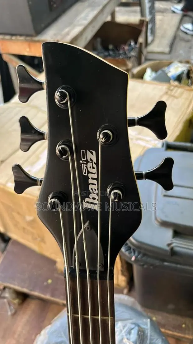 Ibanez Bas Guitar Active · Photo 1