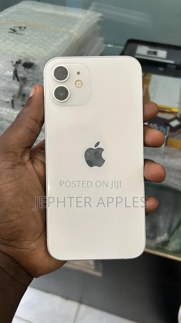 Apple iPhone 12 128 GB White · Photo 1