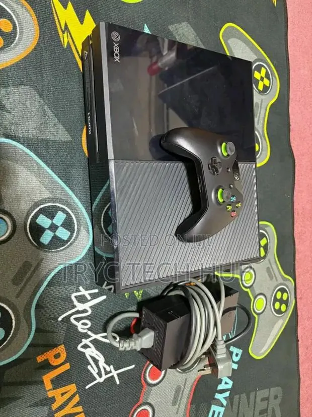 Xbox One With Games · Photo 1