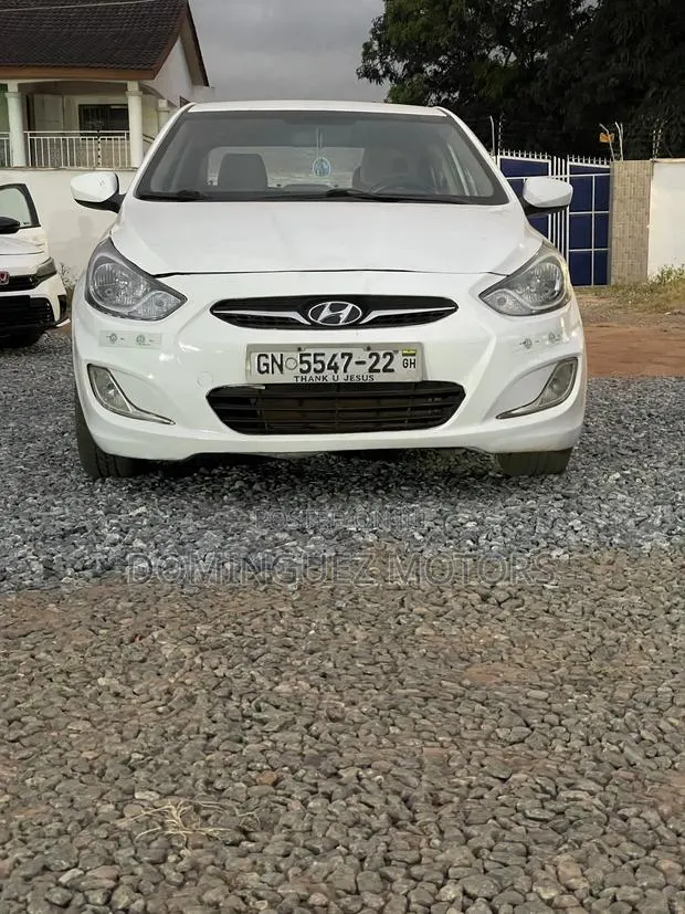 Hyundai Accent 2013 White · Photo 1