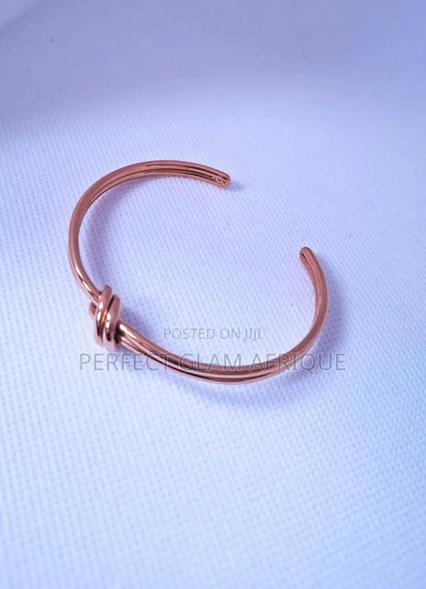 Mid-Knot Bracelet · Photo 1