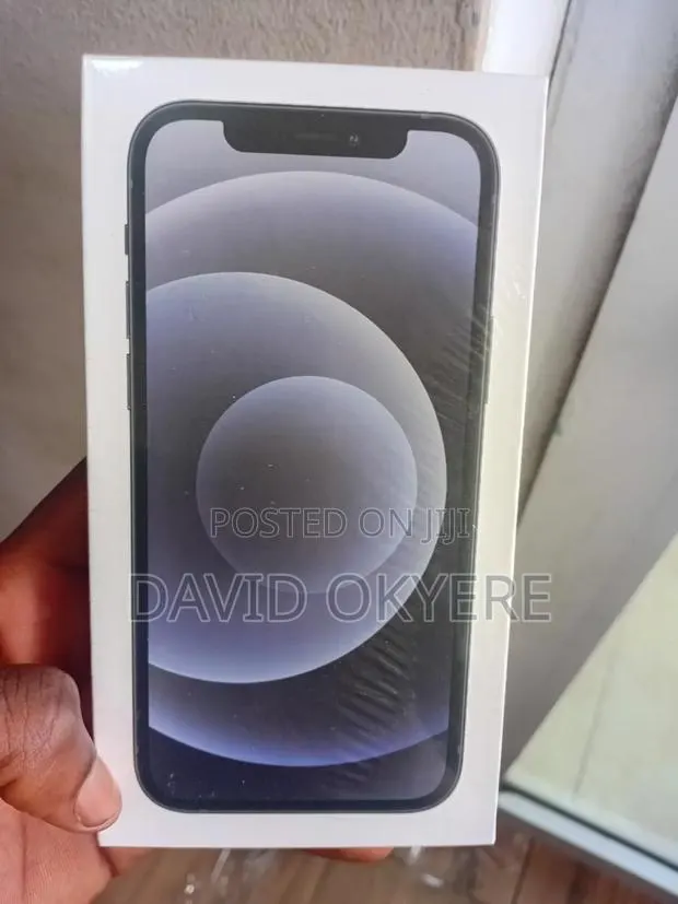 New Apple iPhone 12 128 GB Black · Photo 1