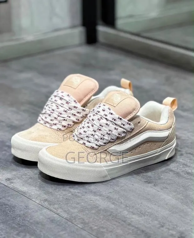 Vans Sneakers · Photo 1