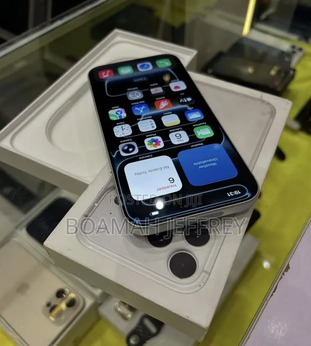 Apple iPhone 17 Pro Max 512 GB Silver · Photo 1