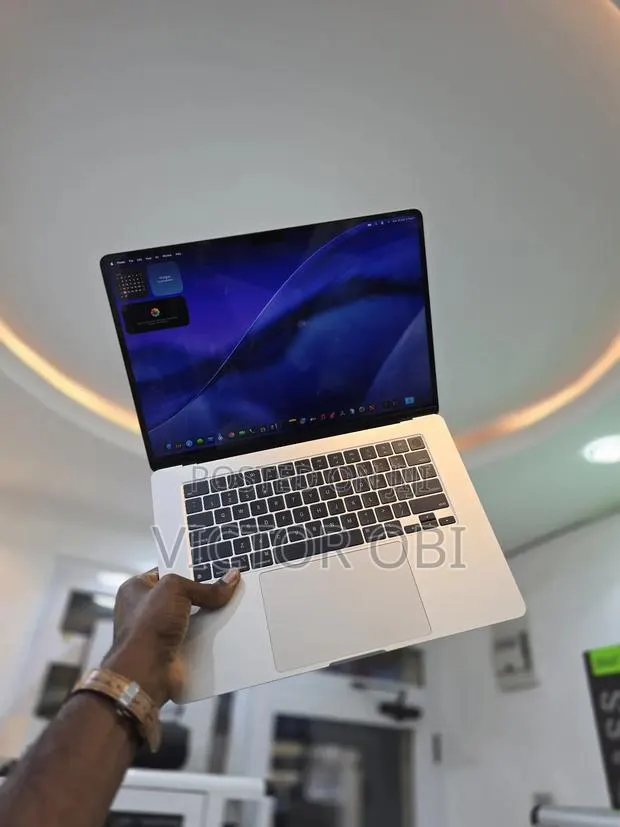 Laptop Apple MacBook Air 2023 M2 8GB Apple M2 SSD 256GB · Photo 1