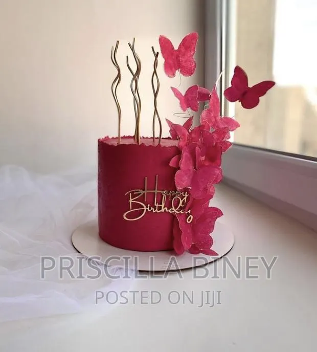 Royal Red Velvet Birthday Cake · Photo 1