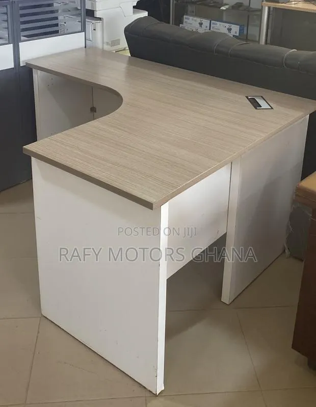L-Shaped Office Table · Photo 1