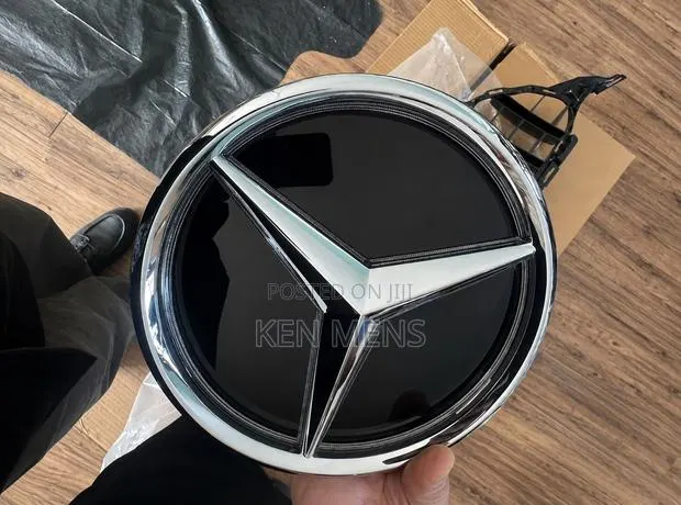 2018 Mercedes Benz C300 Crown · Photo 1