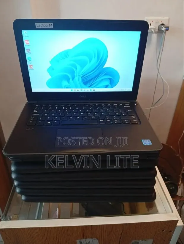 Laptop Dell Latitude 3380 4GB Intel SSD 128GB · Photo 1
