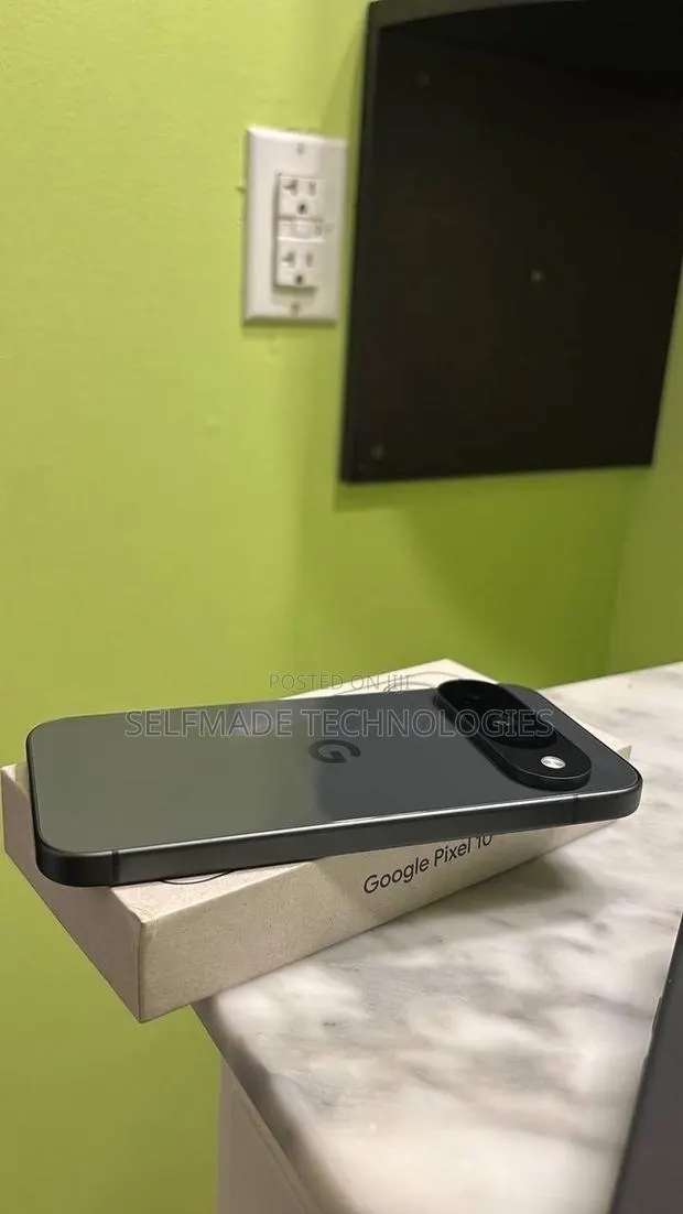 Google Pixel 10 128 GB Black · Photo 1