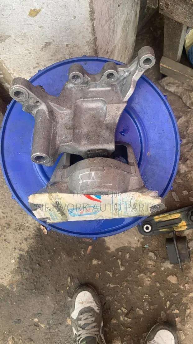 Nissans Sentra Engine Site Of · Photo 1