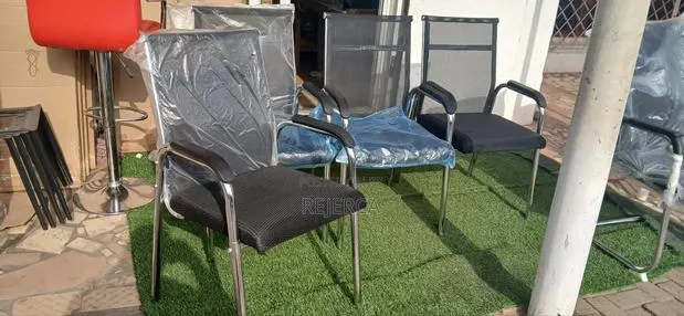 Affordable Brand New Chair · Photo 1