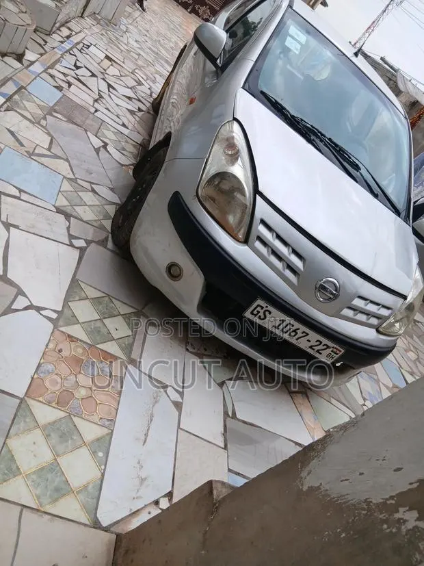 Nissan Pixo 1.0 FWD 2011 Gray · Photo 1
