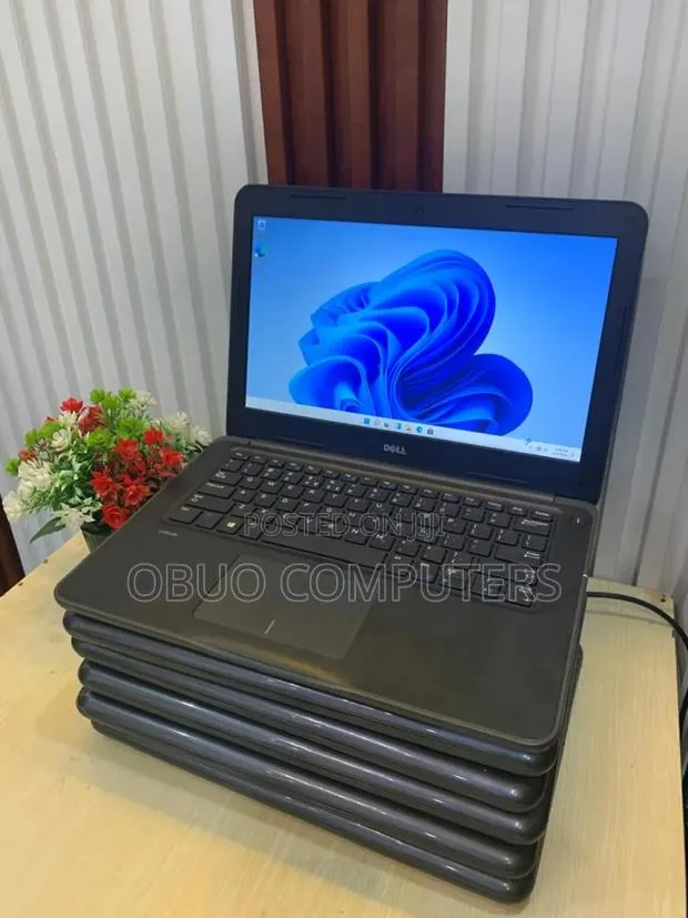Laptop Dell Latitude 3380 4GB Intel SSD 128GB · Photo 1