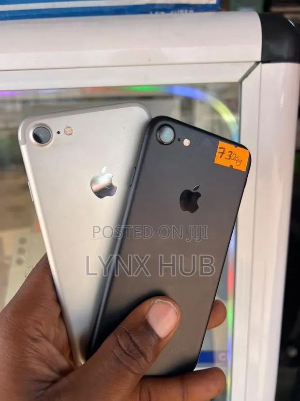 Apple iPhone 7 32 GB Black · Photo 1