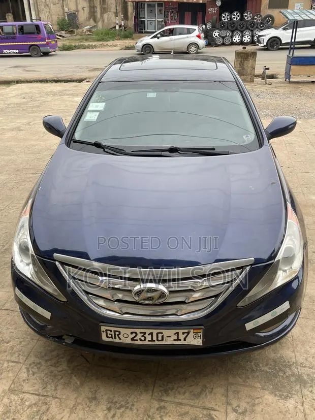 Hyundai Sonata Limited 2.0T Sedan (2.0L 4cyl 6A) 2011 Blue · Photo 1