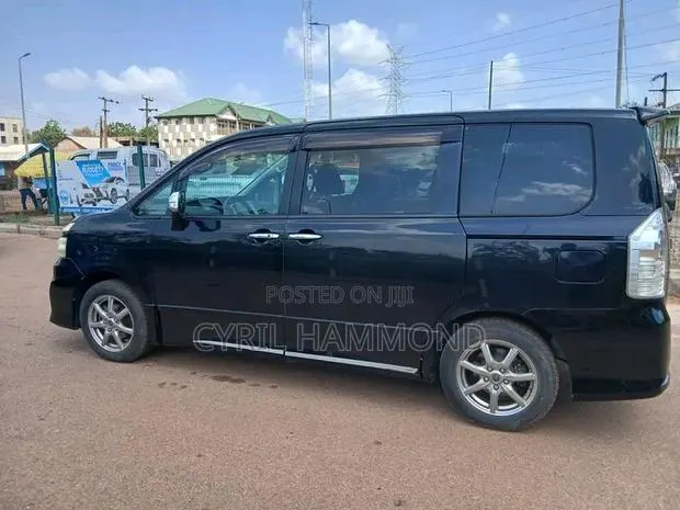 Toyota Voxy 2012 Black · Photo 1
