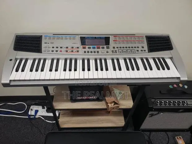 Roland EM25 Creative Keyboard · Photo 1