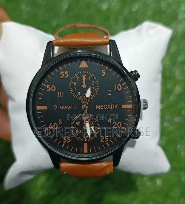 Casual and Fashionable Quartz Wristwatch · Photo 1