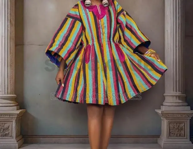 Ladies Smock Dress · Photo 1