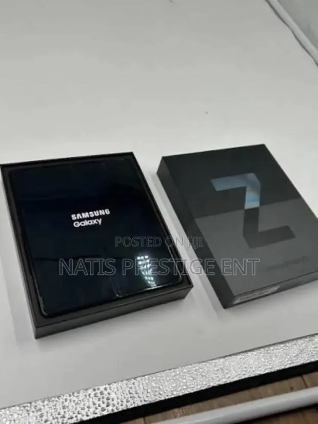 New Samsung Galaxy Z Fold 2 512 GB Gold · Photo 1