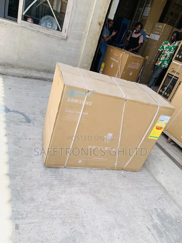 High Efficiency Grey Samsung 287l Chest Freezer (Ri70f29v1gagh) · Photo 1