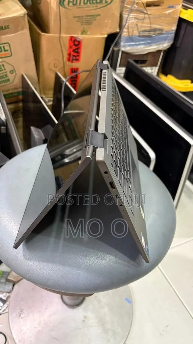 Laptop Lenovo Yoga 700 8GB Intel Core i7 SSD 256GB · Photo 1