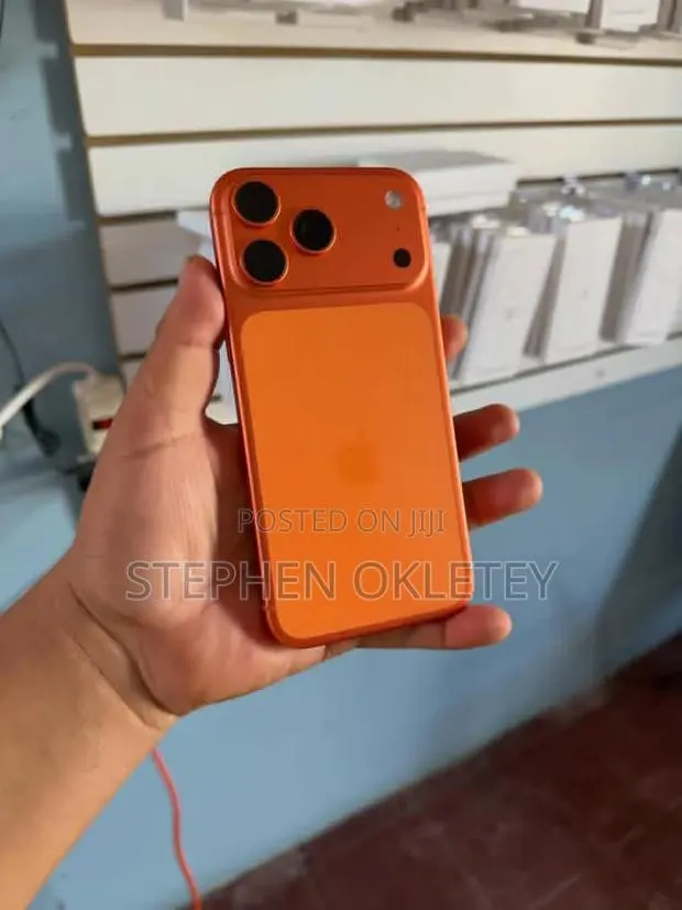 Apple iPhone 17 Pro 256 GB Orange · Photo 1
