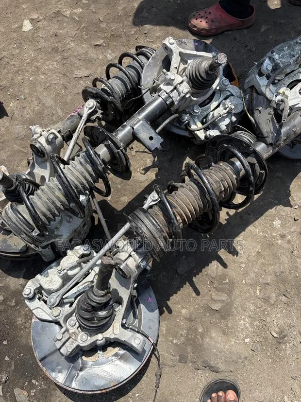 2024 Mitsubishi Outlander Front Shocks Complete · Photo 1