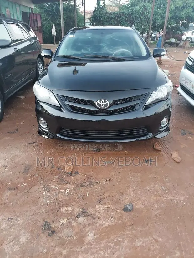 Toyota Corolla 2013 Black · Photo 1