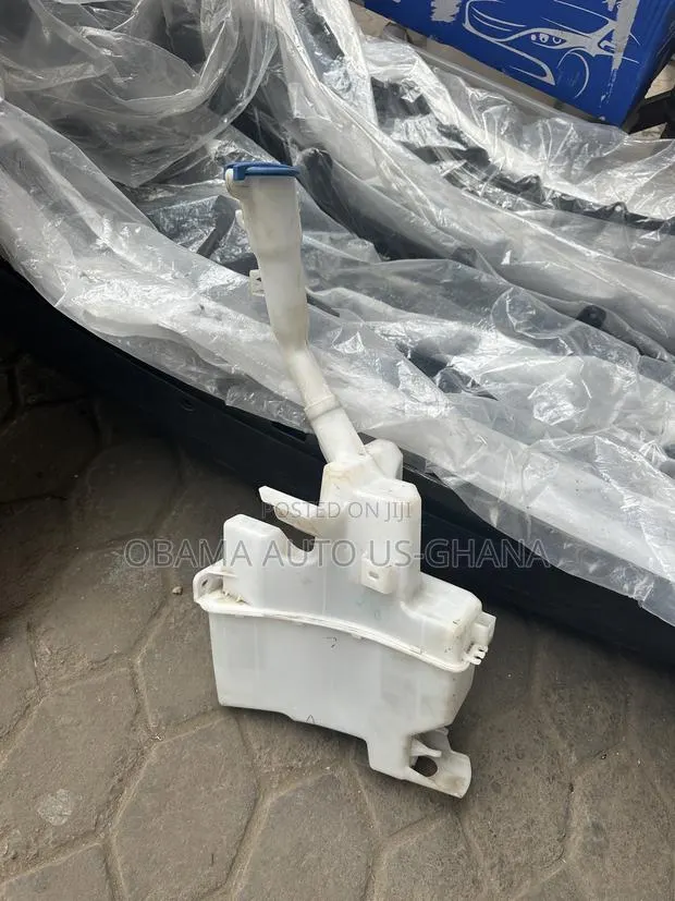 Kia Sportage 2022 2023 2024 2025 Wiper Wash / Water Tank Bottle Reserv · Photo 1