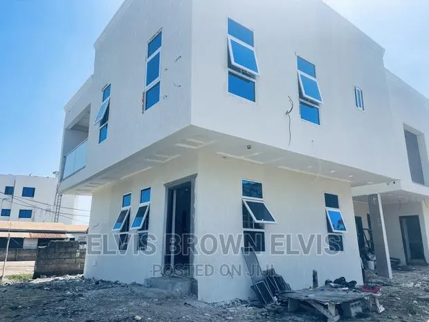 3bdrm Duplex in Botwe for sale · Photo 1