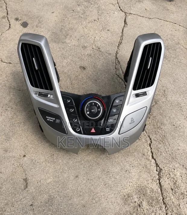 2012-2017 Hyundai Veloster Center Dashboard Radio Trim · Photo 1