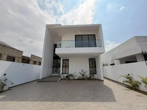 4bdrm Duplex in Lakeside Estate for sale · Photo 1