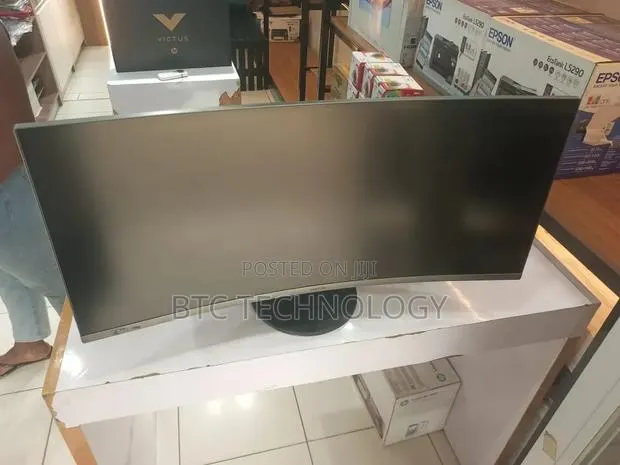 Samsung Global Curvy 37" Inches Screen Monitor · Photo 1