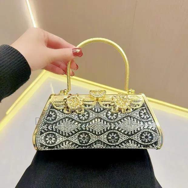 Crystal Floral Clutch Handbag · Photo 1